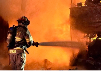 dos-camiones-en-Monterrey-colonia-Industrial-origen-del-fuego