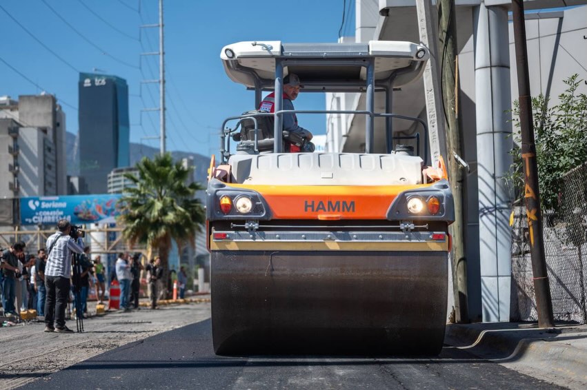 rehabilitación-vial-nuevo-pavimento-Vialidades-Regias-2026-bacheo-profundo-recarpeteo