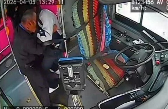 Capturas del video de la agresión contra chofer de la Ruta 228