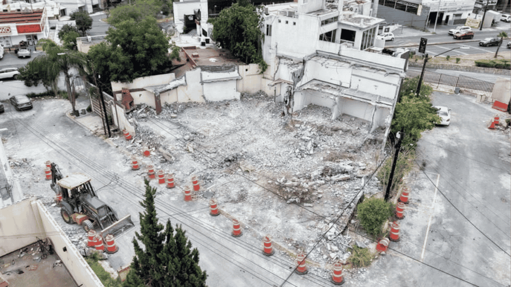 avance de obras en la colonia Llave de Oro - LA VISION 360 demolición de casas en Llave de Oro tiene un gran avance de obras en la colonia Llave de Oro